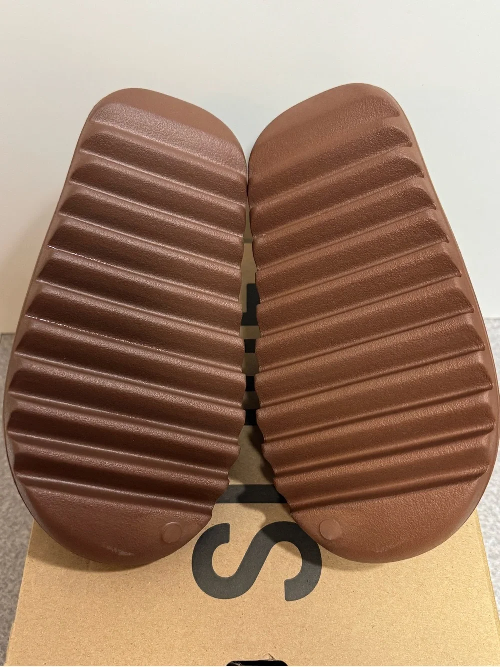 adidas Yeezy Slide Flax Size 4 Men/ 5 Women (Tried On) FZ5896